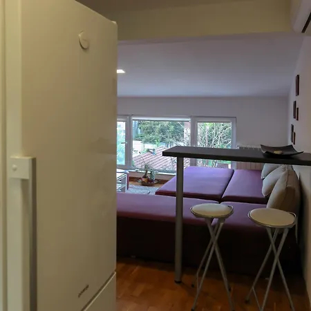 Purple And 아파트 *