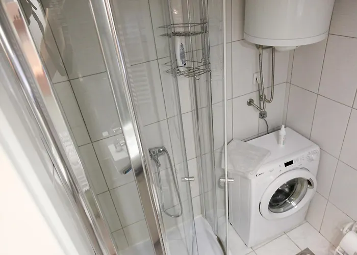 Purple And Lägenhet